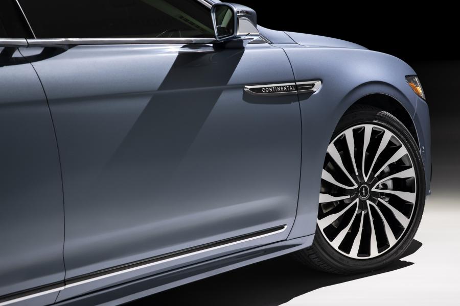 Детали экстерьера Lincoln Continental 80th Anniversary Coach Door Edition 2019 года  (фото 22 из 54)